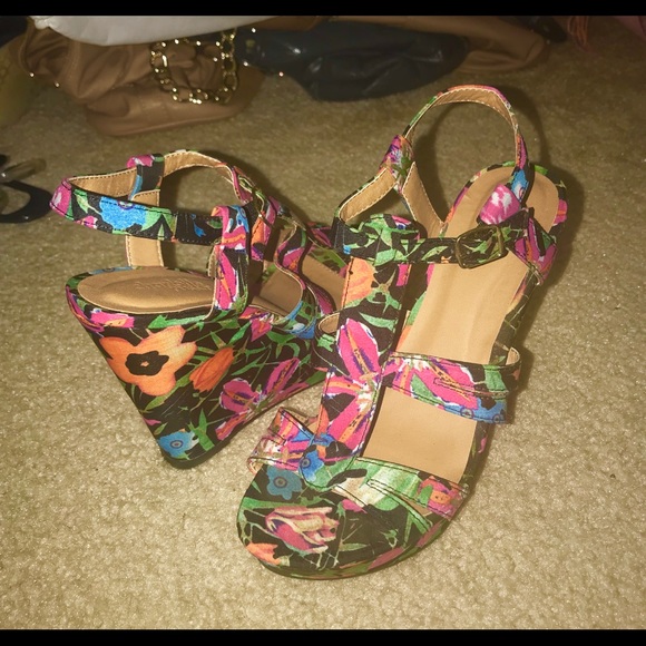 Charlotte Russe - Size 6 - Excellent Condition! - Picture 3 of 3